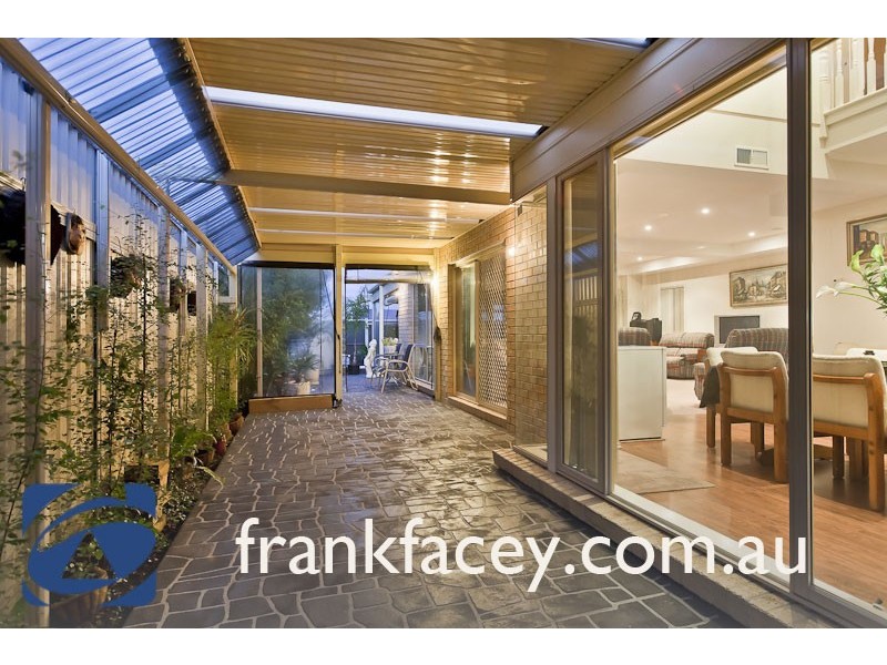 5 CLEARWATER DRIVE, Pakenham VIC 3810