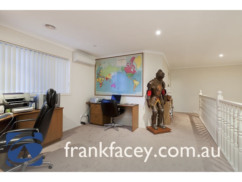 5 CLEARWATER DRIVE, Pakenham VIC 3810