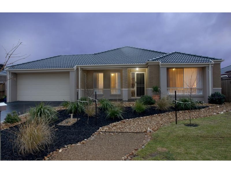 22 Gallery Way, Pakenham VIC 3810