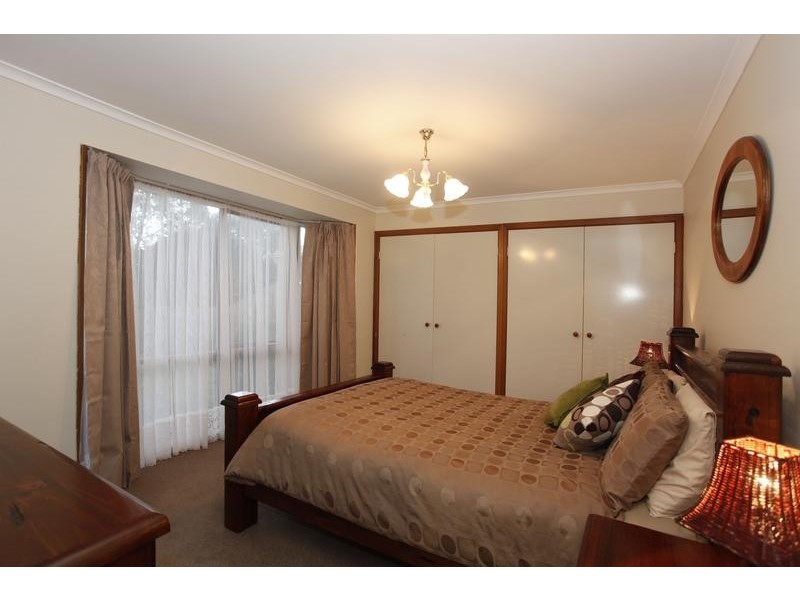 16 Bridle Place, Pakenham VIC 3810