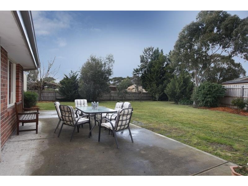 16 Bridle Place, Pakenham VIC 3810