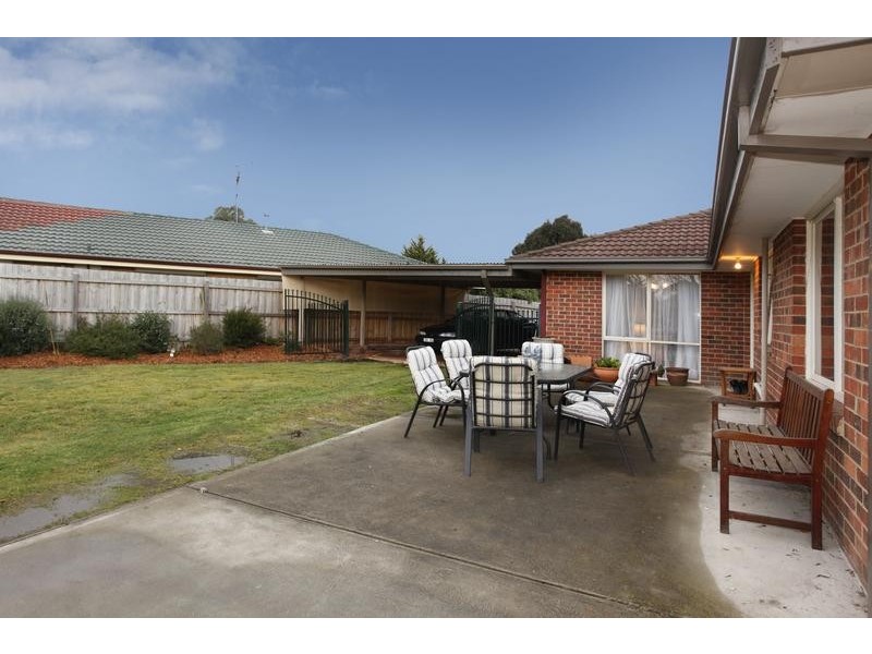 16 Bridle Place, Pakenham VIC 3810