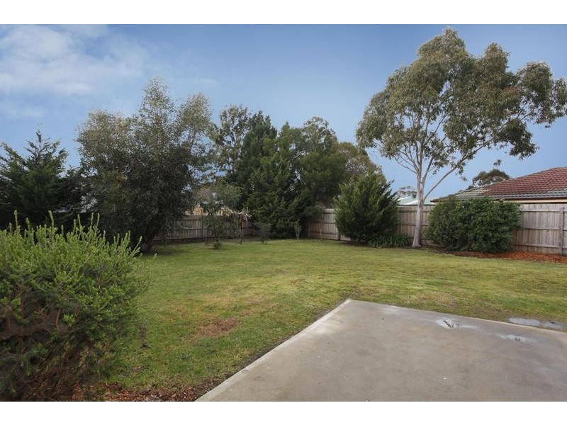 16 Bridle Place, Pakenham VIC 3810