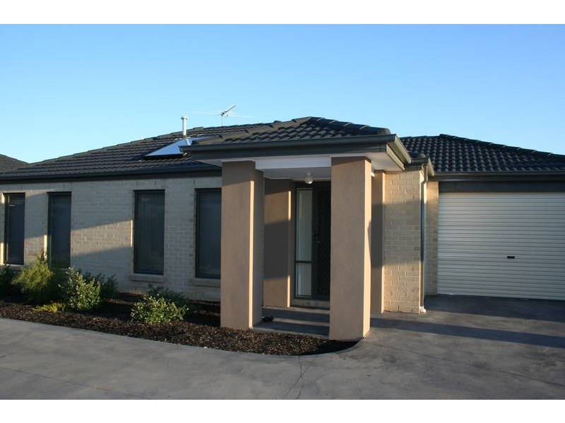 2/31 Syme Road, Pakenham VIC 3810