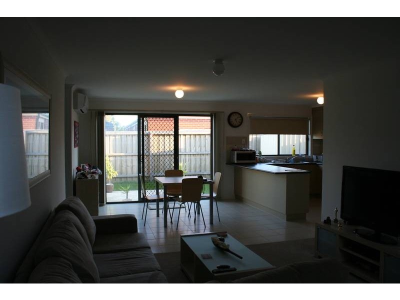 2/31 Syme Road, Pakenham VIC 3810