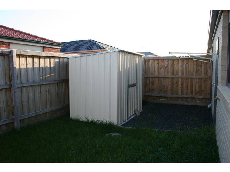 2/31 Syme Road, Pakenham VIC 3810