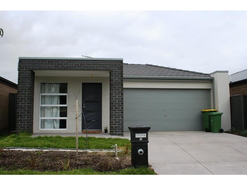 5 Valencia Lane, Pakenham VIC 3810