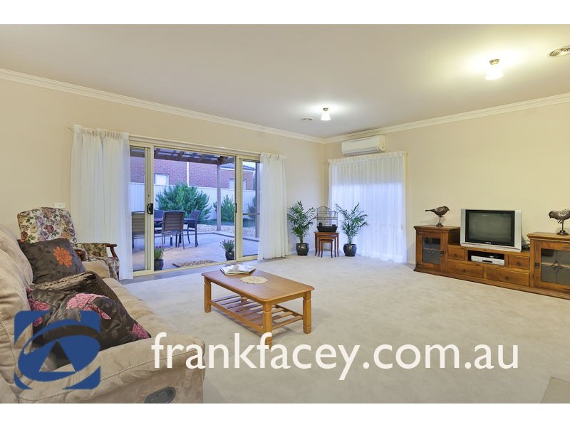 23 Juliet Gardens, Pakenham VIC 3810