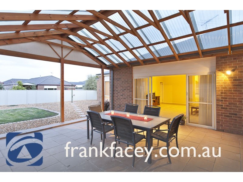 23 Juliet Gardens, Pakenham VIC 3810