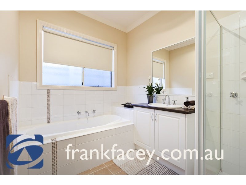 23 Juliet Gardens, Pakenham VIC 3810