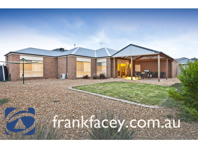 23 Juliet Gardens, Pakenham VIC 3810