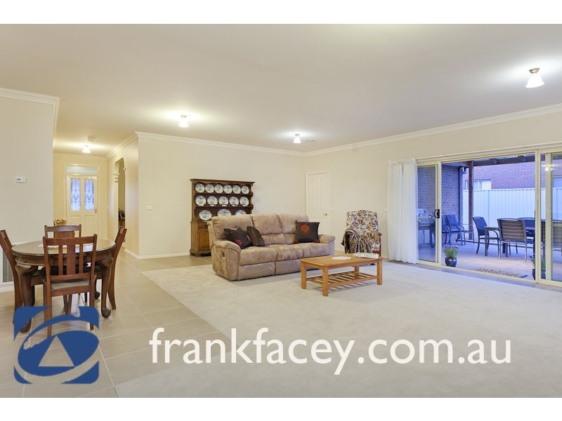 23 Juliet Gardens, Pakenham VIC 3810