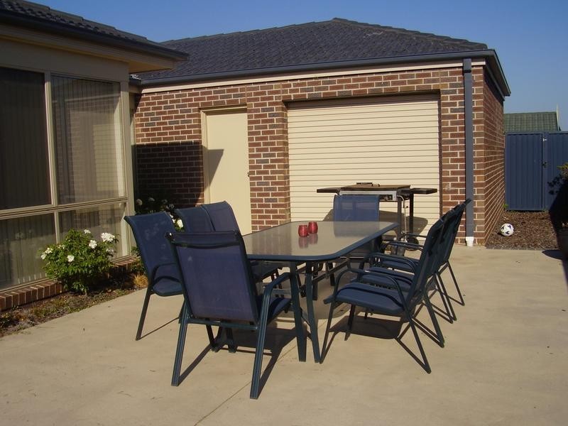 8 Candle Bark Court, Pakenham VIC 3810