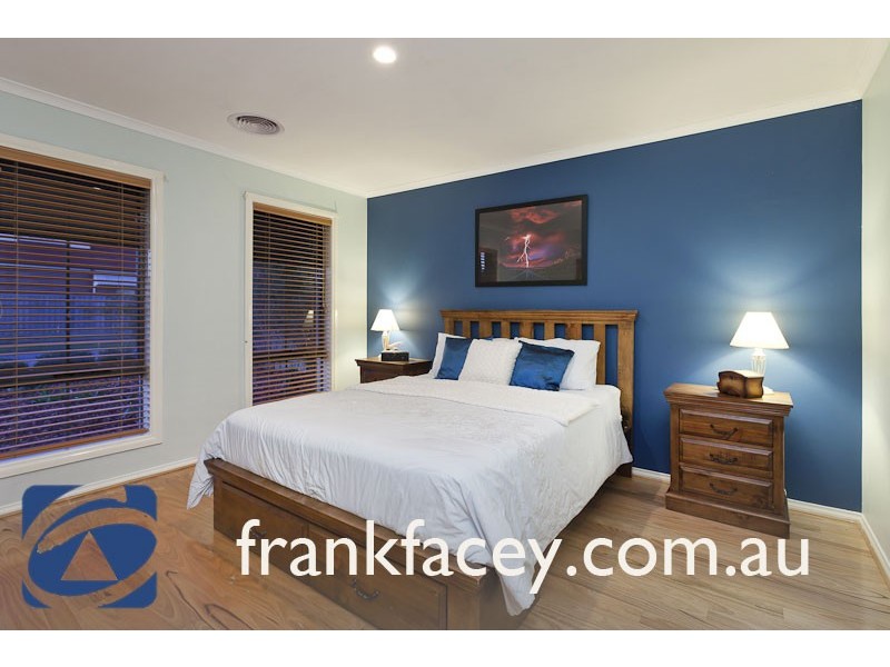 8 Settlers Court, Pakenham VIC 3810