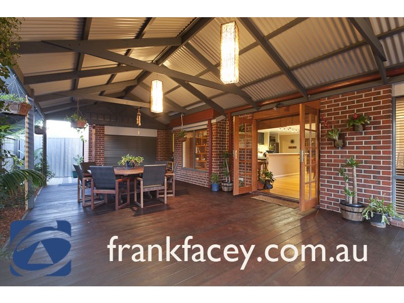 8 Settlers Court, Pakenham VIC 3810