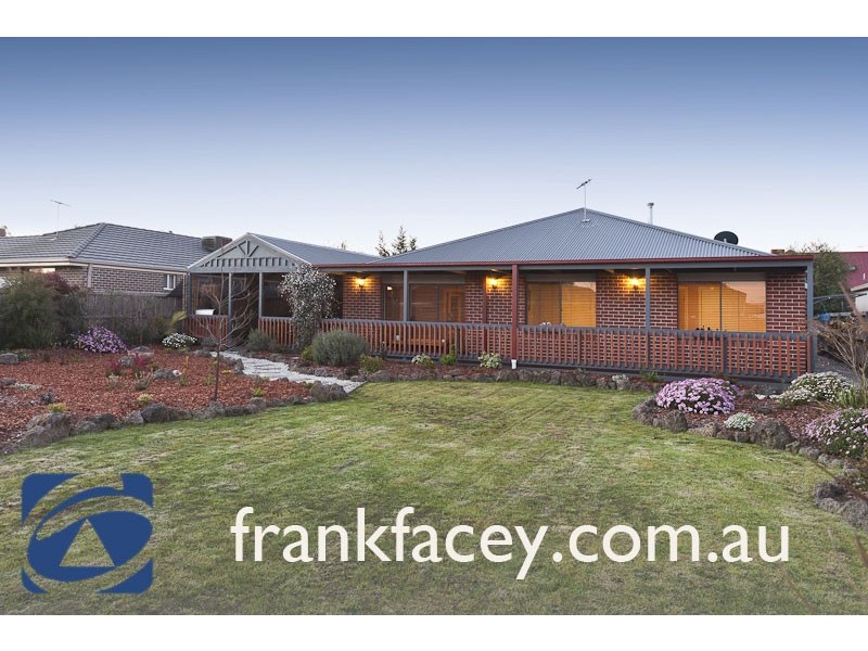 8 Settlers Court, Pakenham VIC 3810