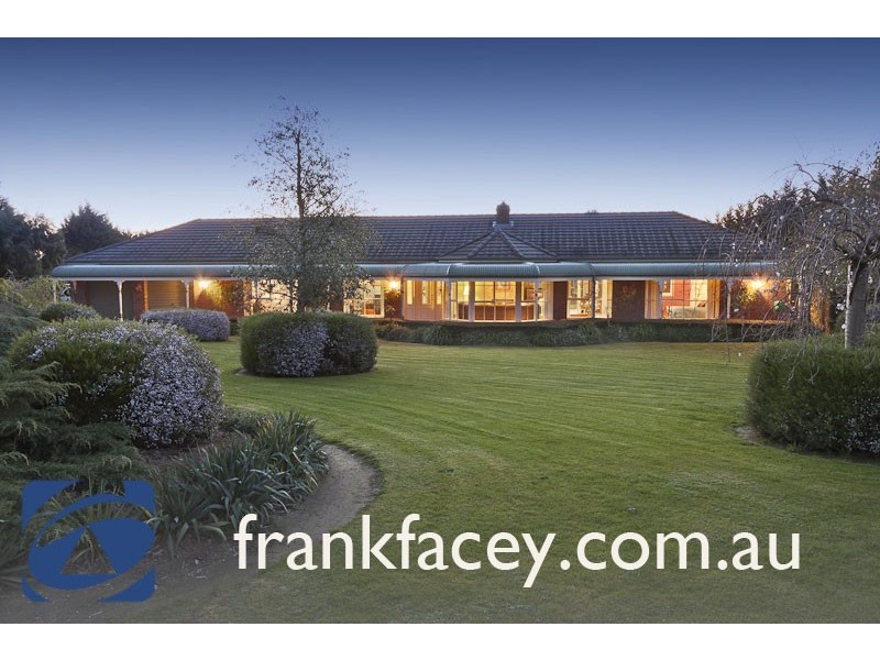 14 Pinehill Drive, Pakenham VIC 3810