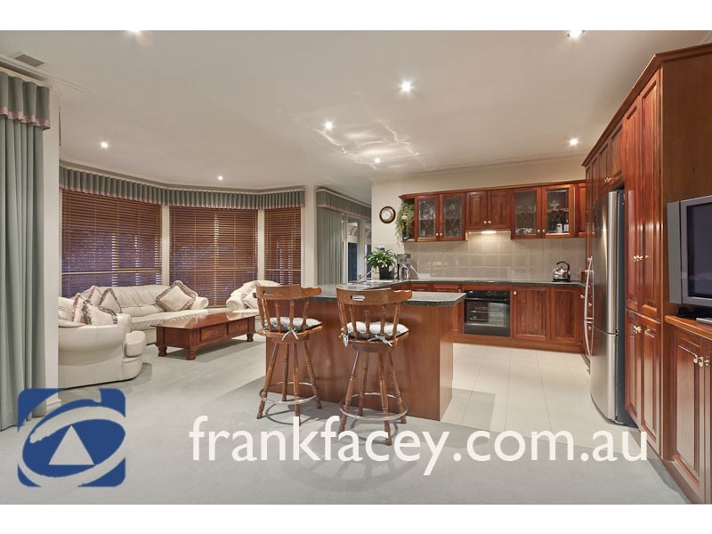 14 Pinehill Drive, Pakenham VIC 3810