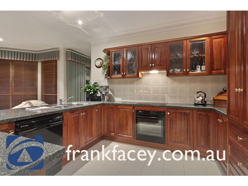 14 Pinehill Drive, Pakenham VIC 3810