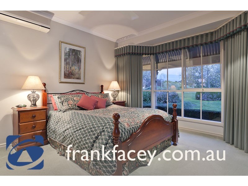 14 Pinehill Drive, Pakenham VIC 3810