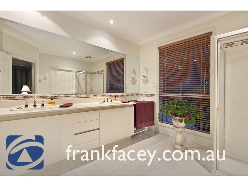 14 Pinehill Drive, Pakenham VIC 3810