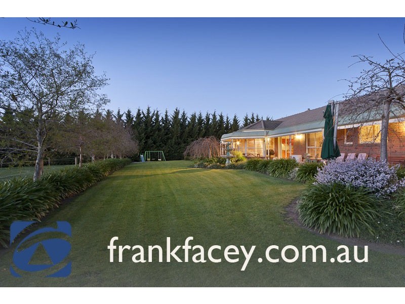 14 Pinehill Drive, Pakenham VIC 3810