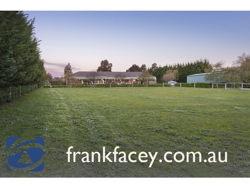 14 Pinehill Drive, Pakenham VIC 3810