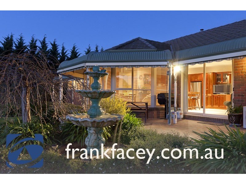 14 Pinehill Drive, Pakenham VIC 3810