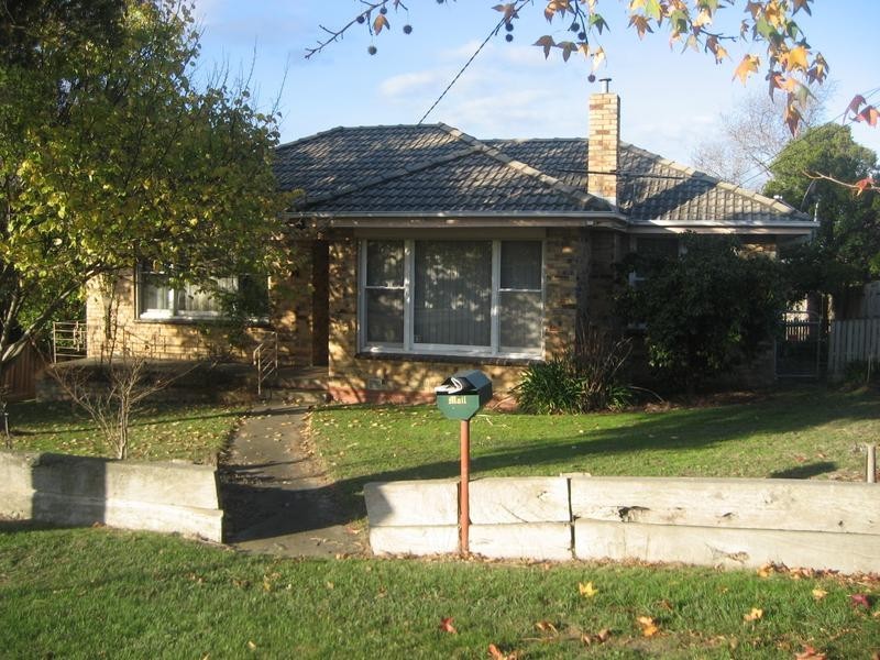 24 Ahern Road, Pakenham VIC 3810