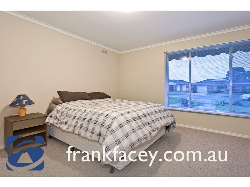 6 O’Shannessy Street, Pakenham VIC 3810