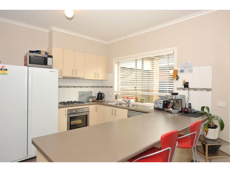 2 Leightons Green, Pakenham VIC 3810