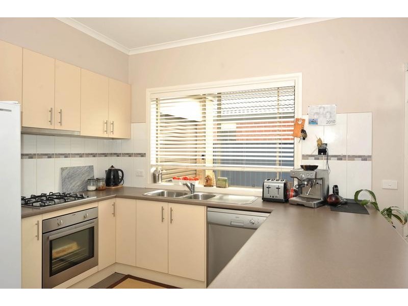 2 Leightons Green, Pakenham VIC 3810