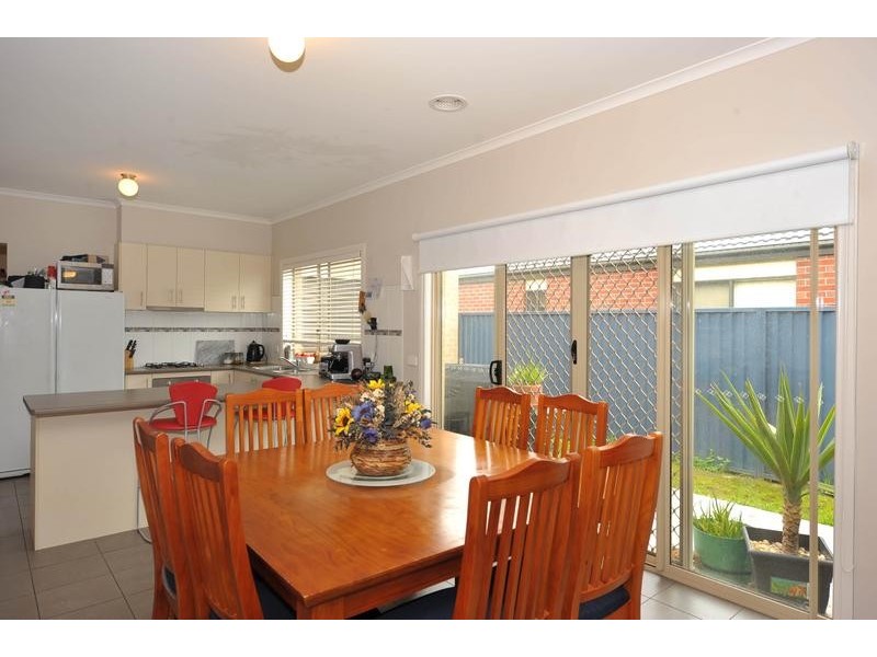 2 Leightons Green, Pakenham VIC 3810