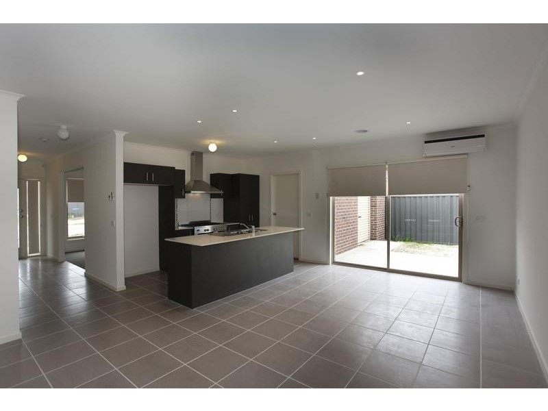 10 Macadamia Street, Pakenham VIC 3810