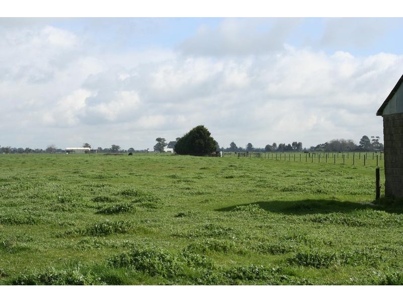 755 McDonalds Drain Road West, Pakenham South VIC 3810