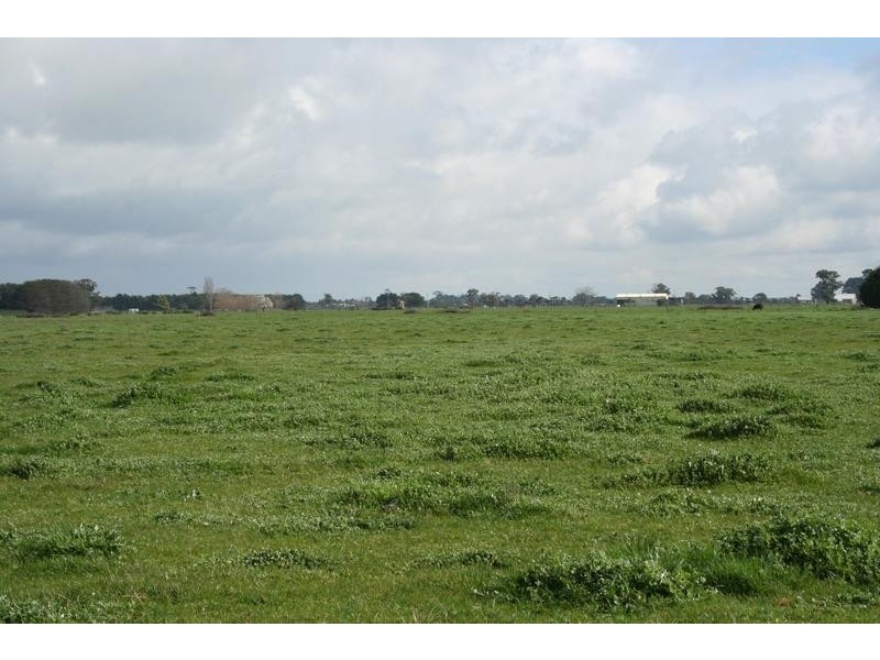 755 McDonalds Drain Road West, Pakenham South VIC 3810