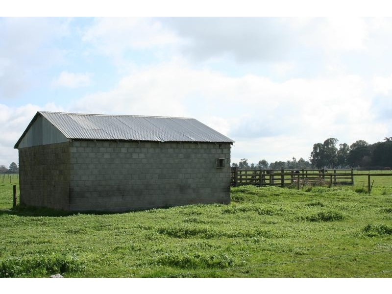 755 McDonalds Drain Road West, Pakenham South VIC 3810