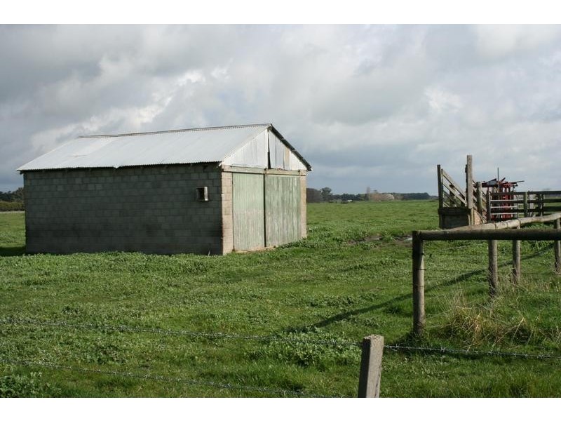 755 McDonalds Drain Road West, Pakenham South VIC 3810