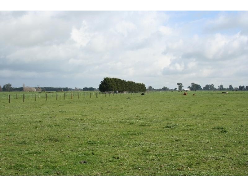 755 McDonalds Drain Road West, Pakenham South VIC 3810