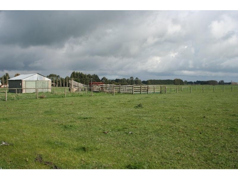 755 McDonalds Drain Road West, Pakenham South VIC 3810