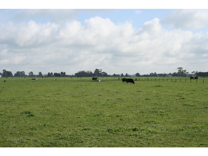 755 McDonalds Drain Road West, Pakenham South VIC 3810