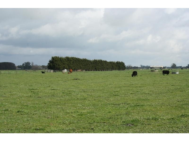 755 McDonalds Drain Road West, Pakenham South VIC 3810