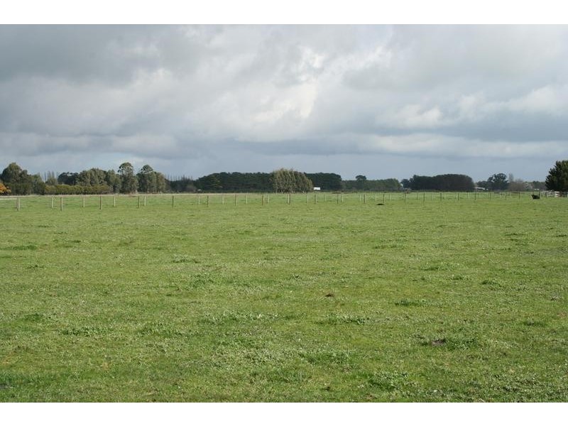 755 McDonalds Drain Road West, Pakenham South VIC 3810