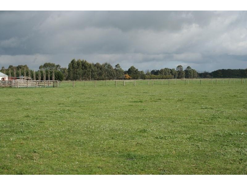 755 McDonalds Drain Road West, Pakenham South VIC 3810