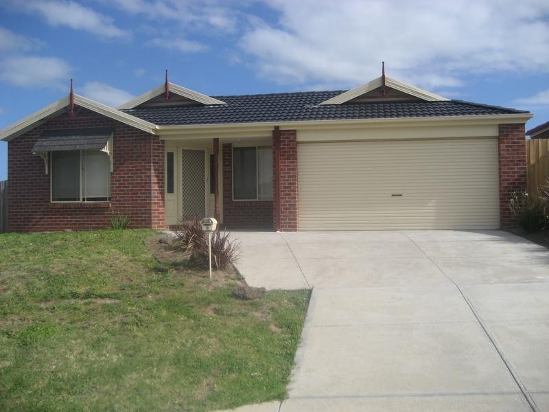 9 Torre Road, Pakenham VIC 3810