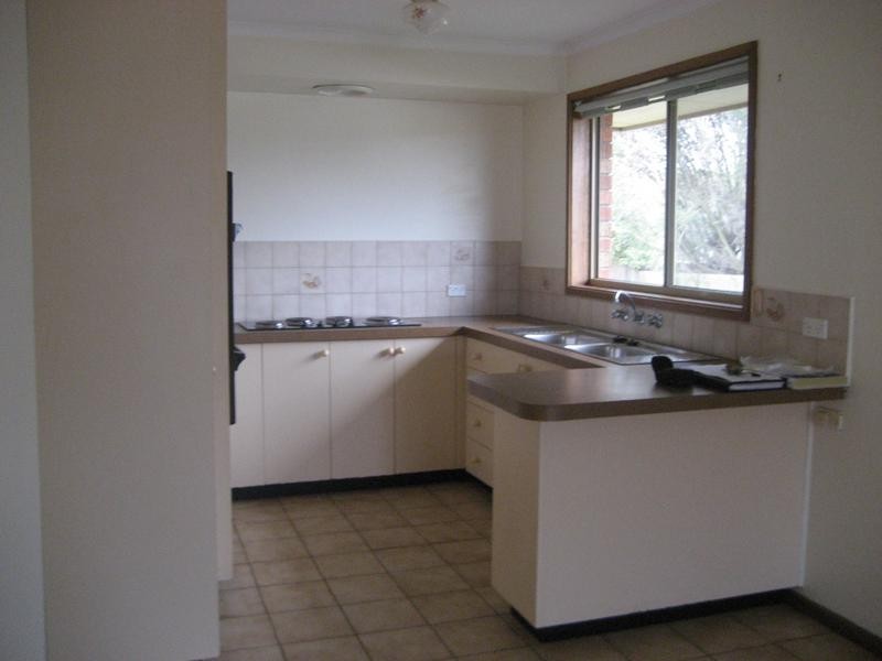 1/2-4 Racecourse Road, Nar Nar Goon VIC 3812