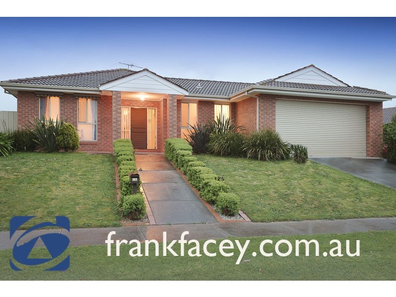 10 Bluegrass Crescent, Pakenham VIC 3810