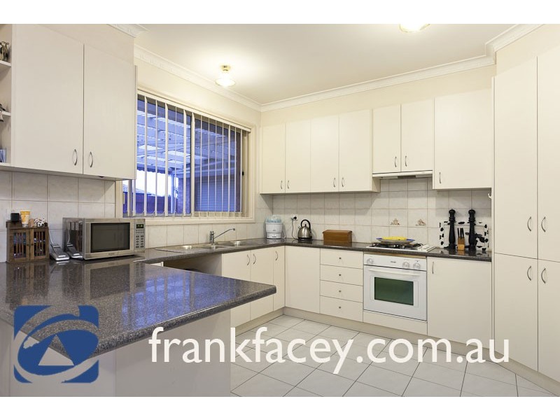 10 Bluegrass Crescent, Pakenham VIC 3810