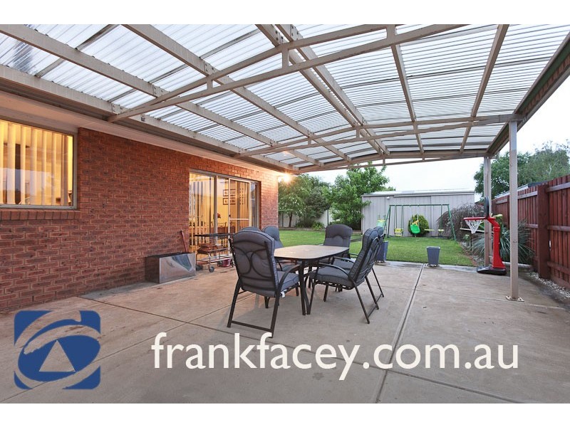 10 Bluegrass Crescent, Pakenham VIC 3810