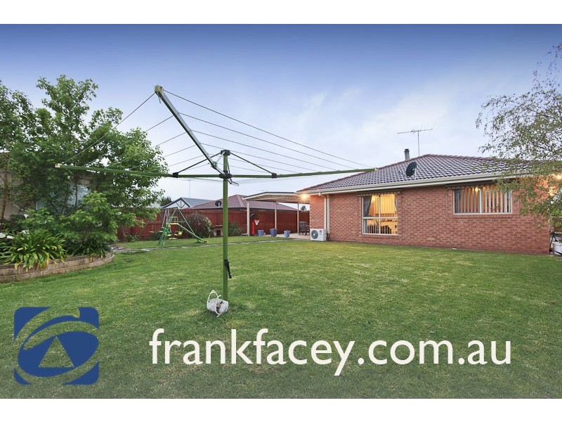 10 Bluegrass Crescent, Pakenham VIC 3810